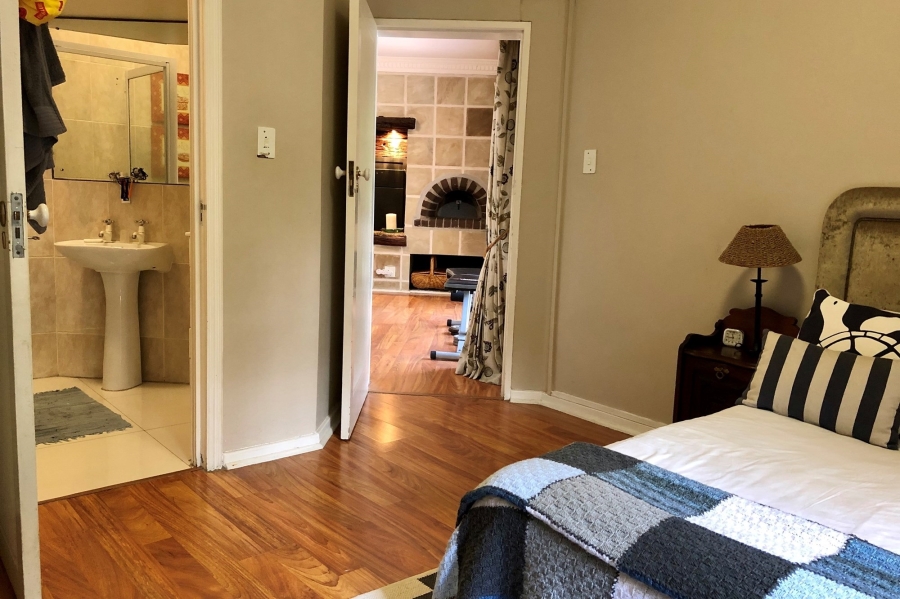 7 Bedroom Property for Sale in Plattekloof Western Cape